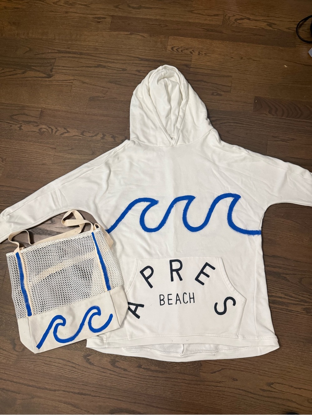 WREN+GLORY Oversize White Beach Hoodie with Blue Wave Plus Matching Bag- NO WEAR
